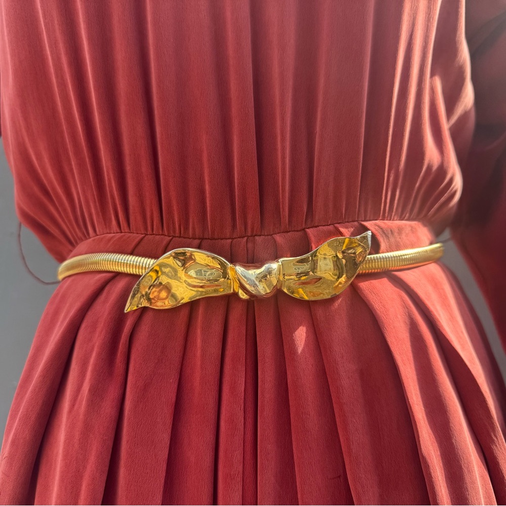ACCESSOCRAFT NYC Gold Tone Omega Coil Chain Bow Belt Size SM